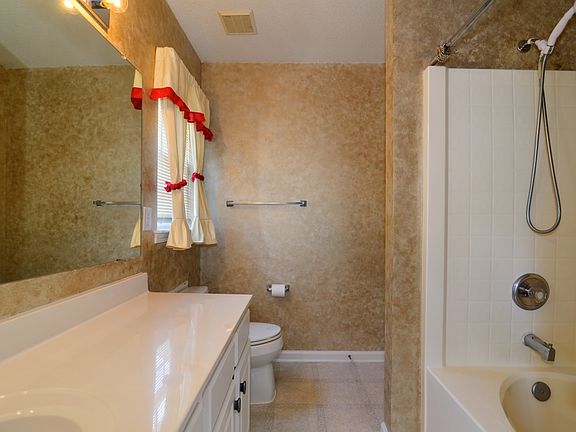 3rd image of 2622 Bridgeville Ln