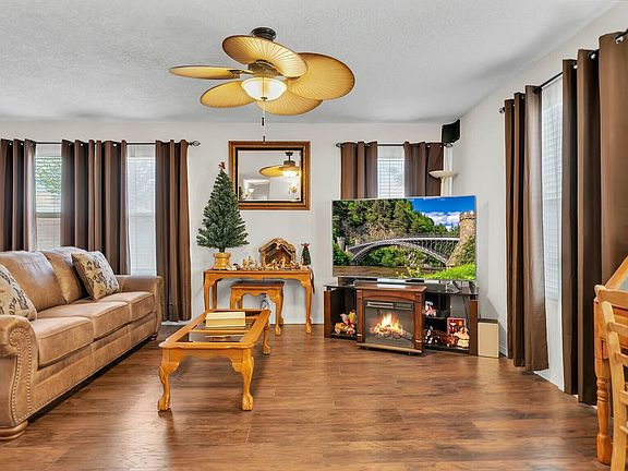 3rd image of 11039 Marina Gate Trl NE
