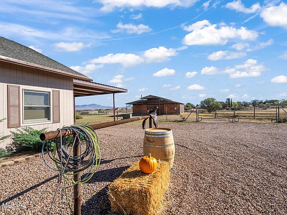 2nd image of 105 Los Encinos Rd