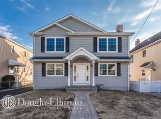 176 Lincoln Rd, Franklin Square, NY 11010