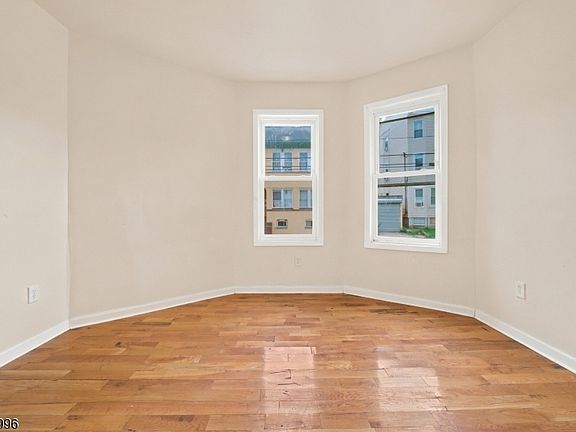5th image of 491 S 17Th St