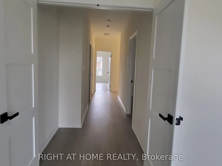 79 Eastman Dr N — Photo 12