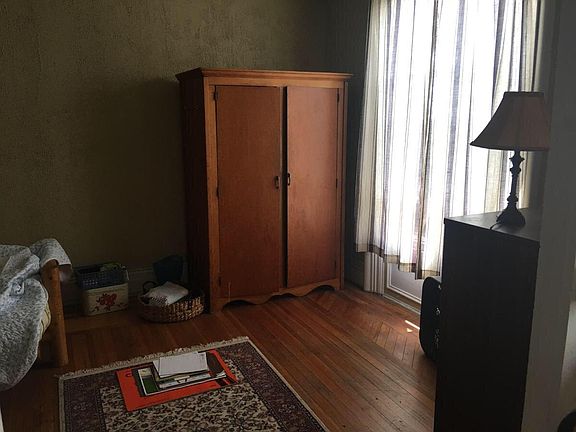 2nd image of 214 8th St #5