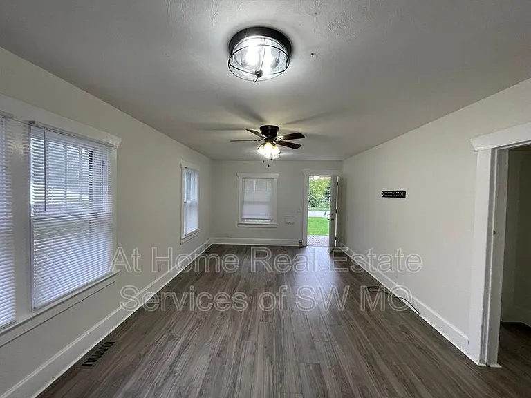 1200 S Jefferson Ave — Photo 3
