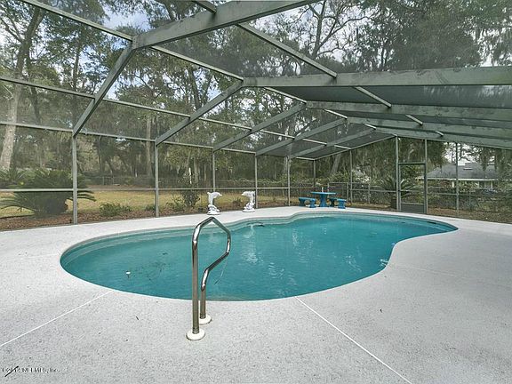 4th image of 17446 Elsinore Dr