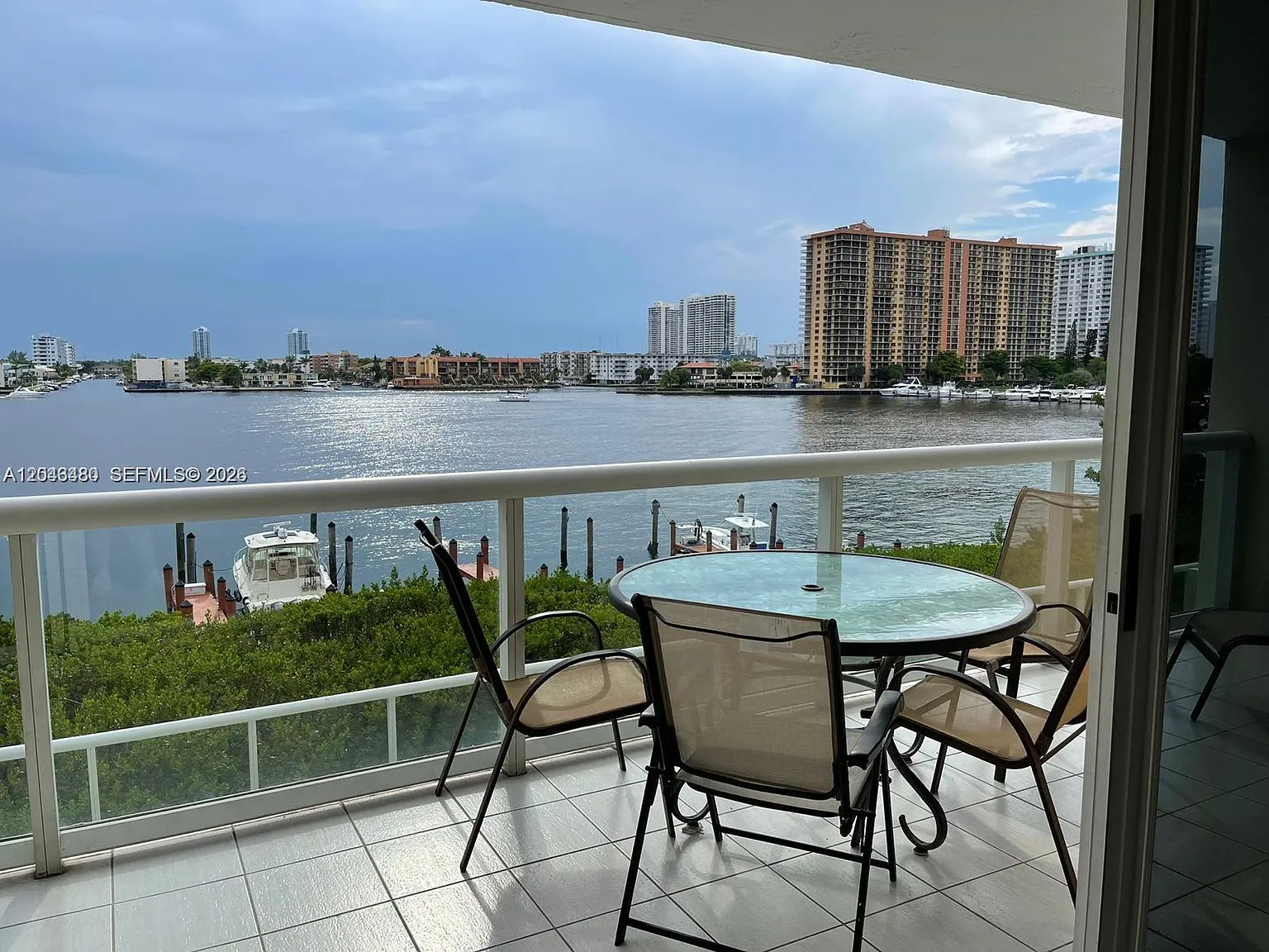 Golden Bay Club Condo — Photo 3