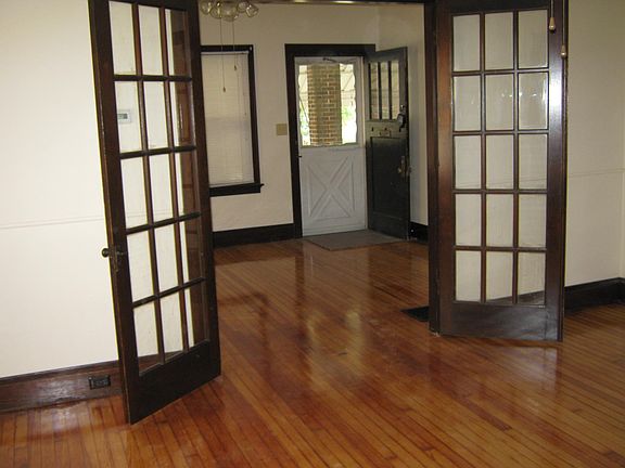 2nd image of 606 N Cooper Ave