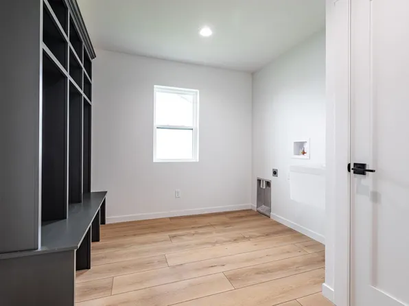 1834 London STREET, Holmen, WI 54636