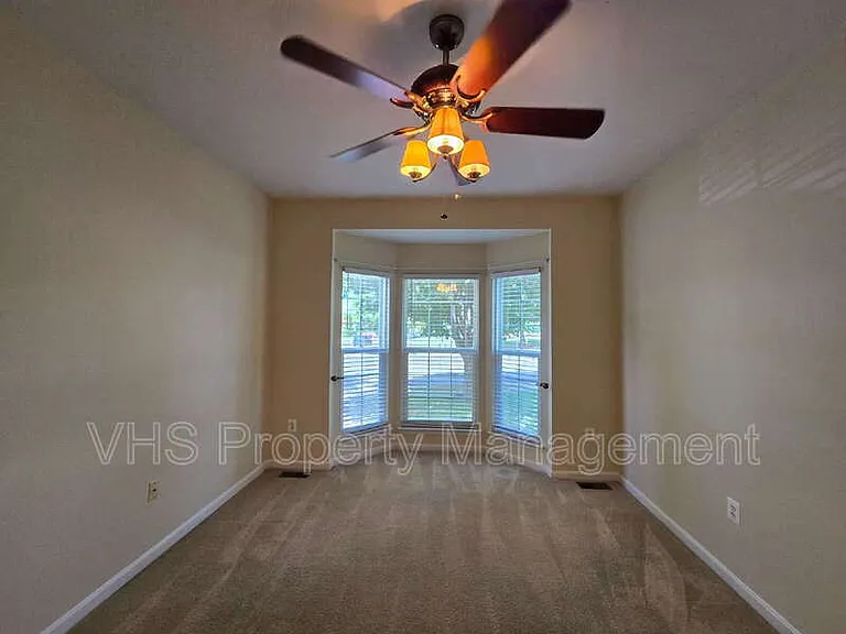 1929 Belle Ave — Photo 3