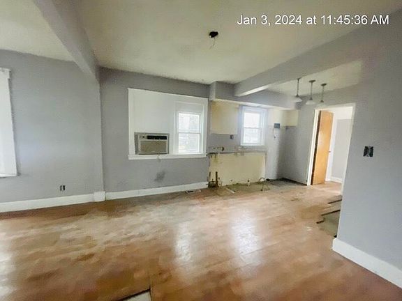 5th image of 400 E South St