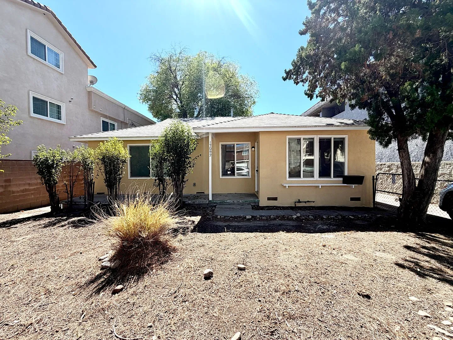 Adorable Chatsworth Home For Great Price — Photo 2