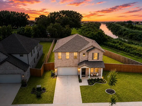 2713 Jumeirah Ln, La Marque, TX 77568