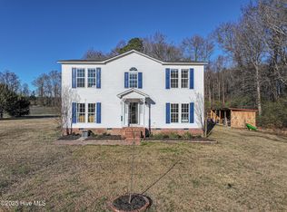 607 N Wilson St, Walstonburg, NC 27888