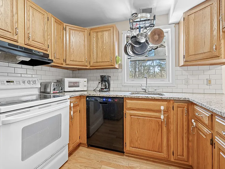 266 Poverty Ln #8A — Photo 2