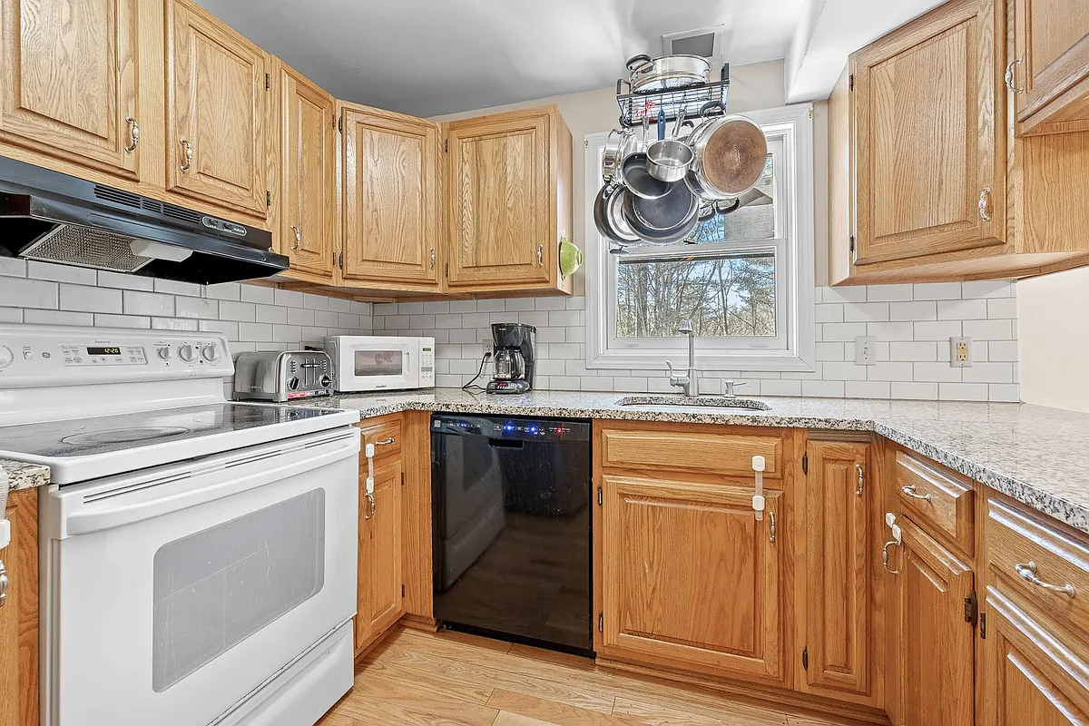 Building Photo - 266 Poverty Ln #8A