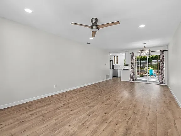 Peacockhills — Photo 3