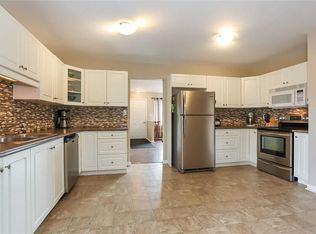 41 Meadowvale Dr #1, Saint Catharines, ON L2N3Z6