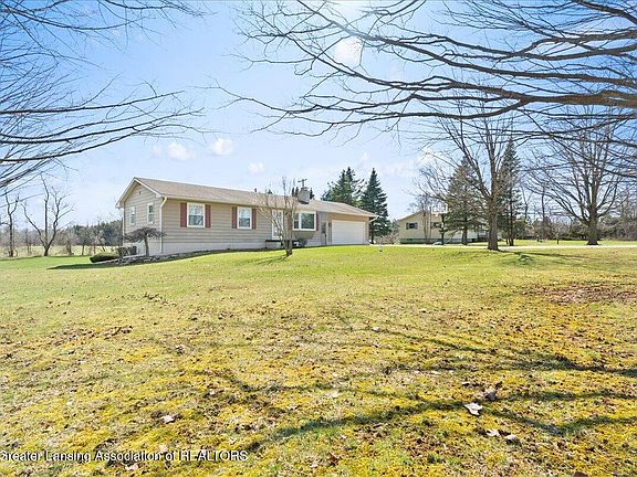 2nd image of 2475 Yallup Rd