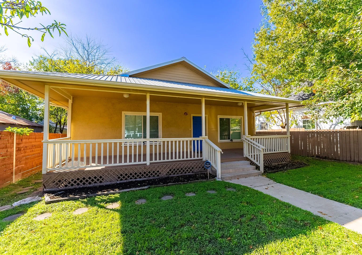 Captivating 3 Bedroom, 2 Bathroom, One-Story Retreat near Downtown ATX — Photo 1