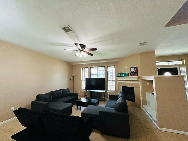 1st image of 2318 Tracy Ln #B