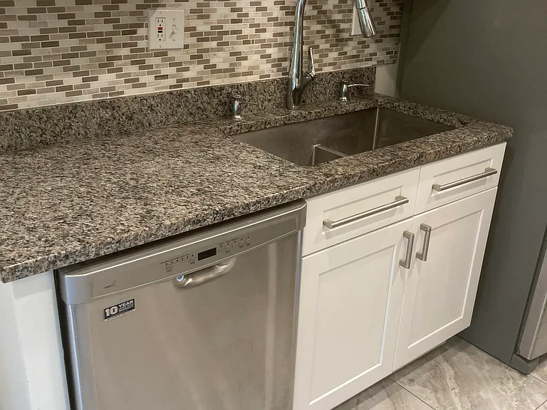 Extra large sink with dishwasher.