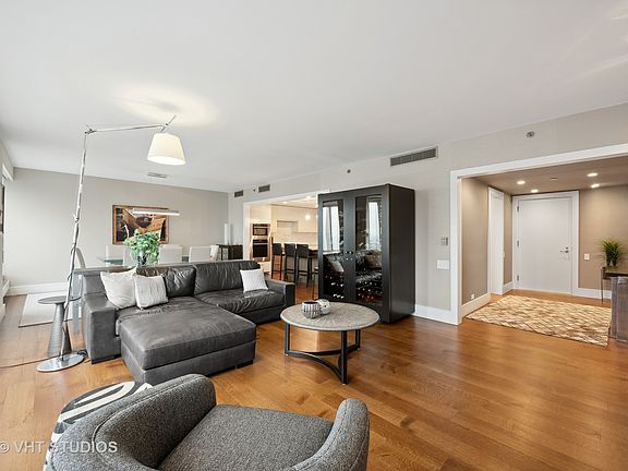 4th image of 161 E Chicago Ave APT 31H