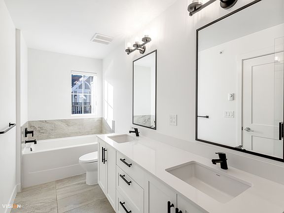2nd image of 707 Robinson St #124