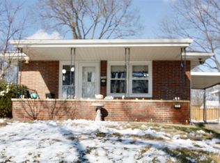 349 Charlotte St, Pekin, IL 61554