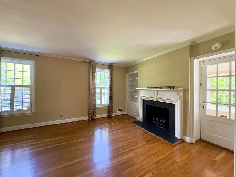 115 E Northern Pkwy — Photo 27