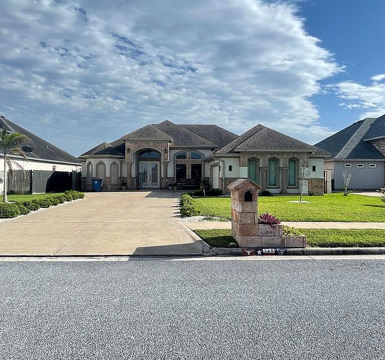 1st image of 128 Alvarez Ct