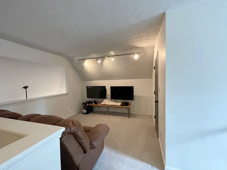 1109 Ashbury Dr — Photo 21