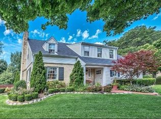 1627 Ridge Ct, Wauwatosa, WI 53213