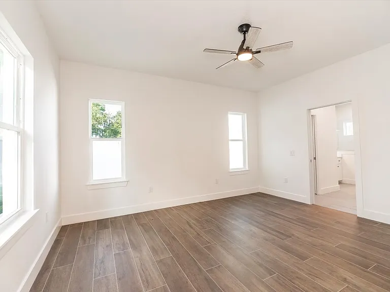1709 Holly Rd — Photo 29