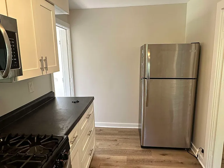 514 Miller St — Photo 2