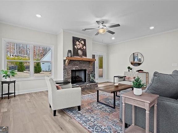 4th image of 475 Azalea Xing