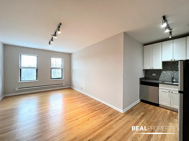 2834 W Palmer St — Photo 8