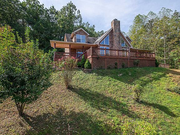 2nd image of 305 Woods Ln