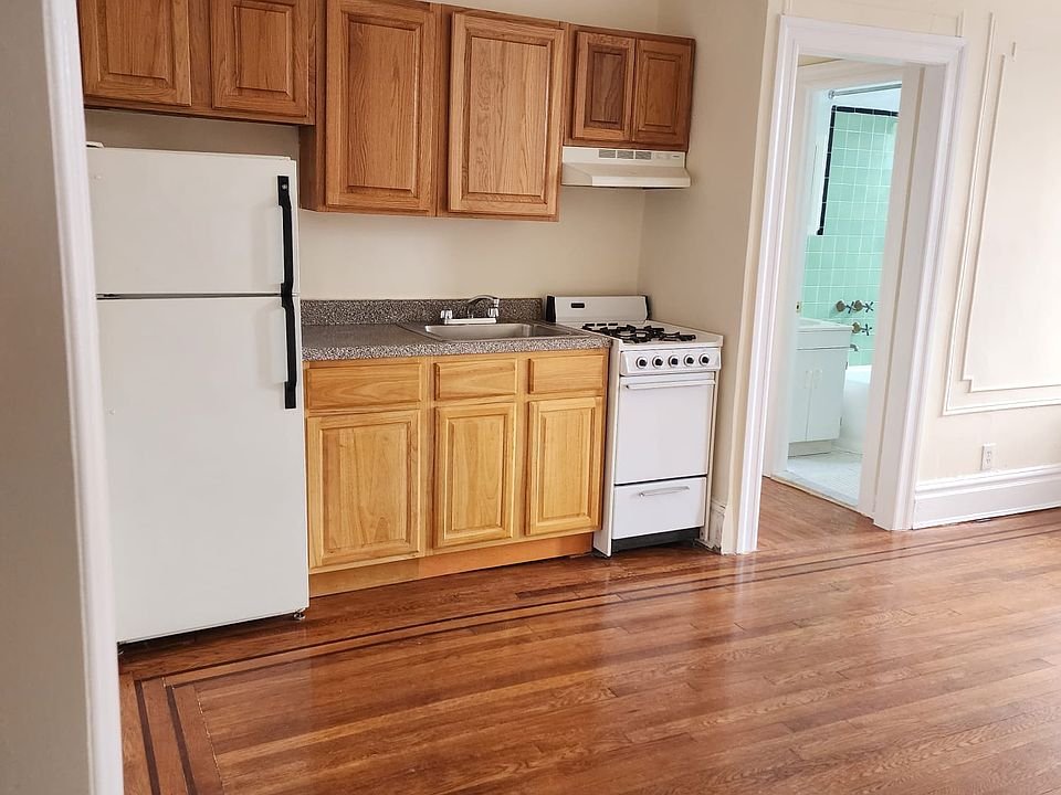 1st image of 1745 E 16th St #B