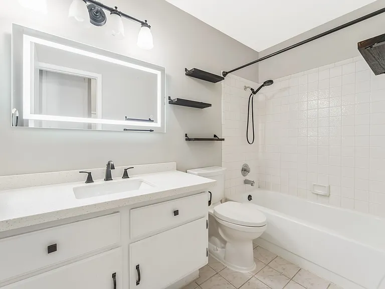 1925 Saint Lawrence Dr — Photo 19