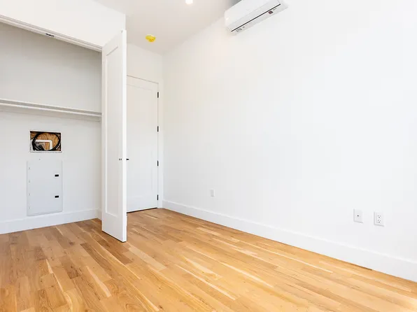 422 1/2 Gates Avenue image 13 of 22