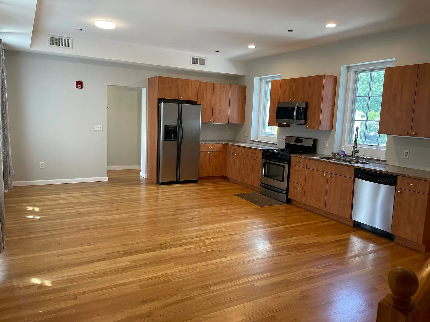 Newly Renovated Townhouse Style Condo for Rent in Providence! — Photo 2