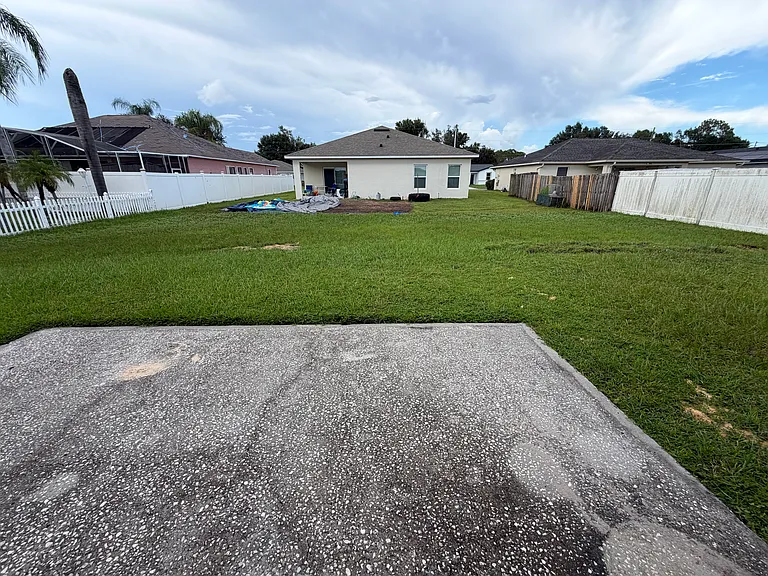 915 Amboise Ln — Photo 17