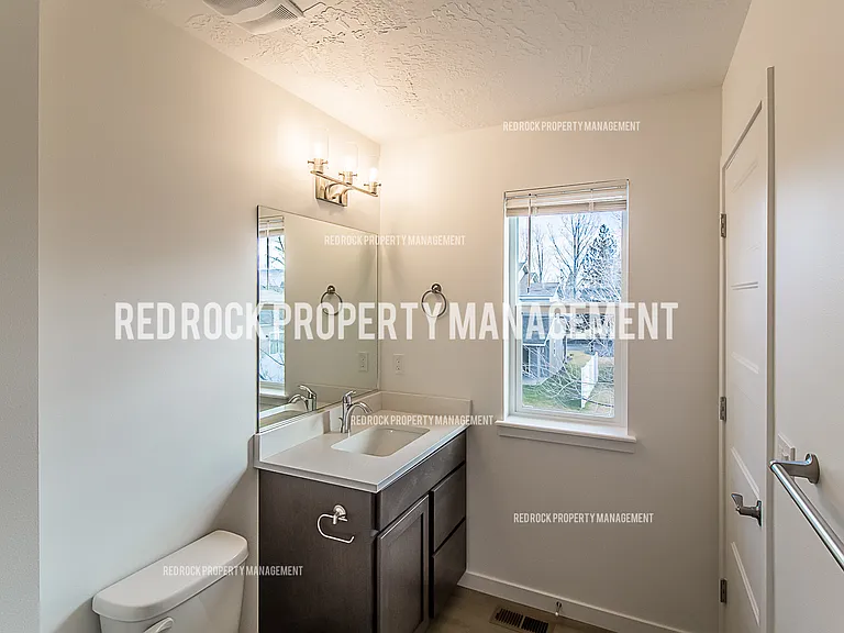 1116 N Davis Ln — Photo 4