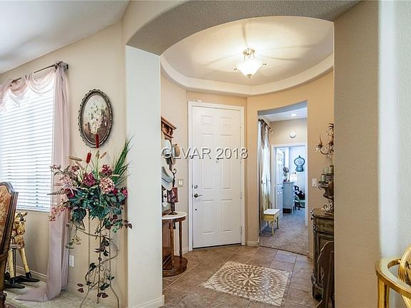 Beautiful Entry .. Upgraded Tile Throughout