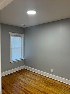 5th image of 1504 S Hamlin Ave