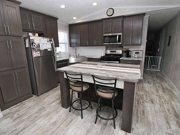 5th image of 15 Randy Ave NE