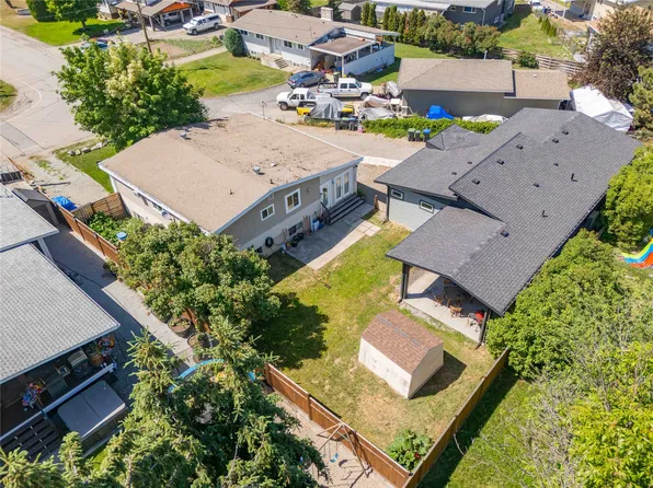 265 & 269 Muir Rd, Kelowna, BC V1X 2T2
