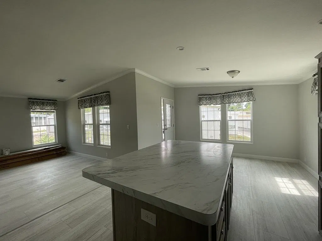 3 bed, 2.0 bath, 1352 sqft, $1,799 — Photo 4
