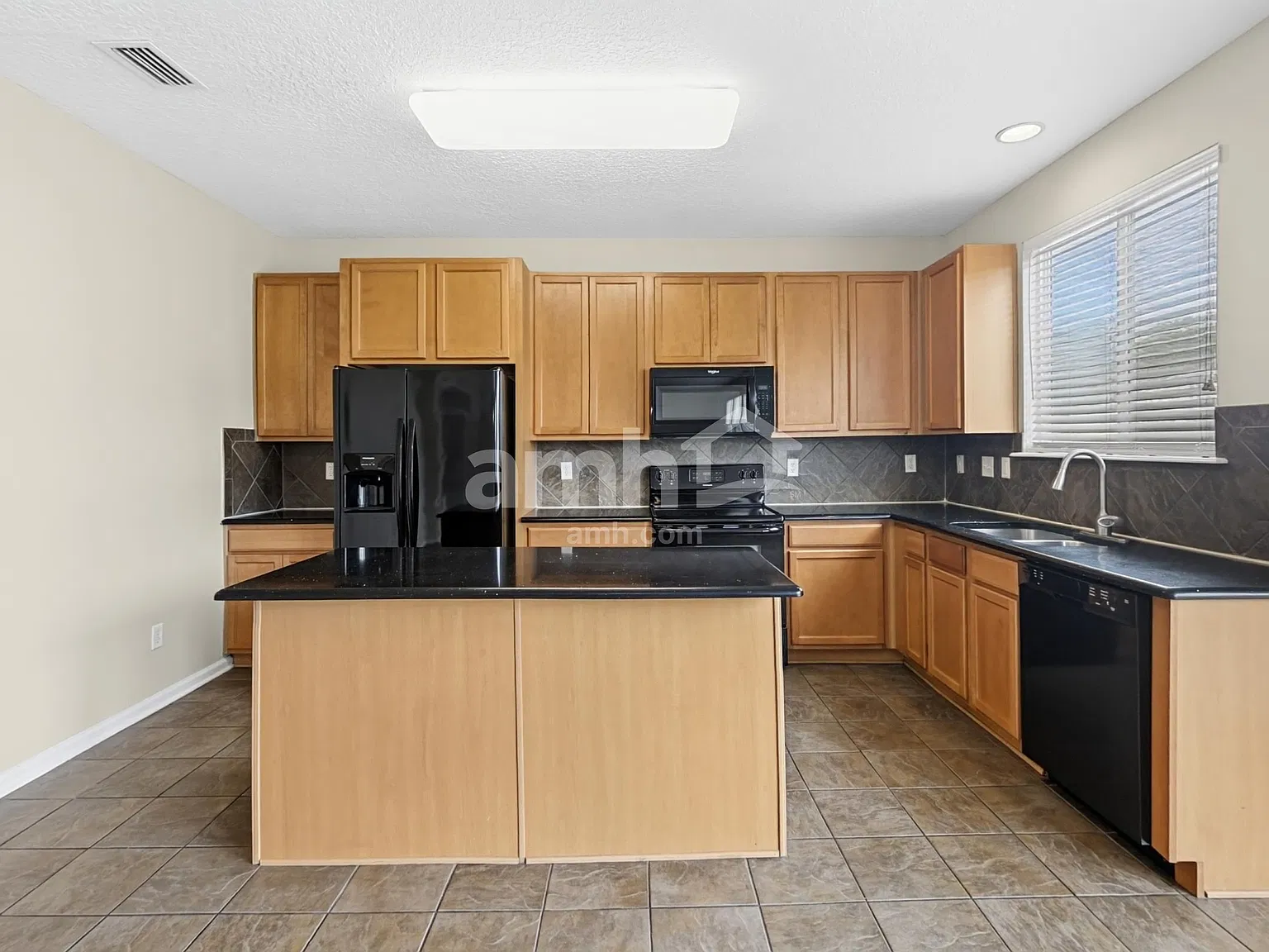 4 bed, 2.5 bath, 2801 sqft, $2,830 — Photo 4