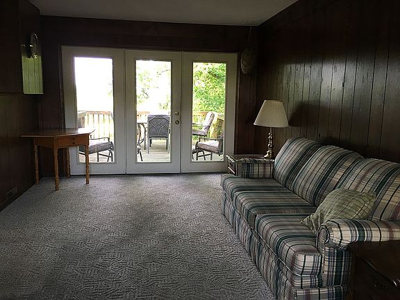 Den Upstairs /Deck Entry